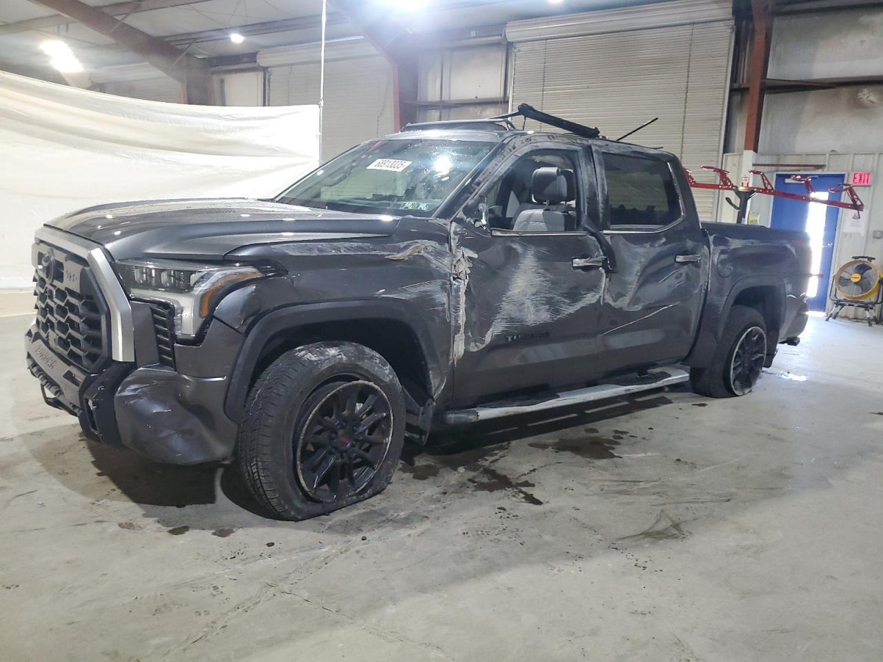 TOYOTA TUNDRA CREWMAX LIMITED