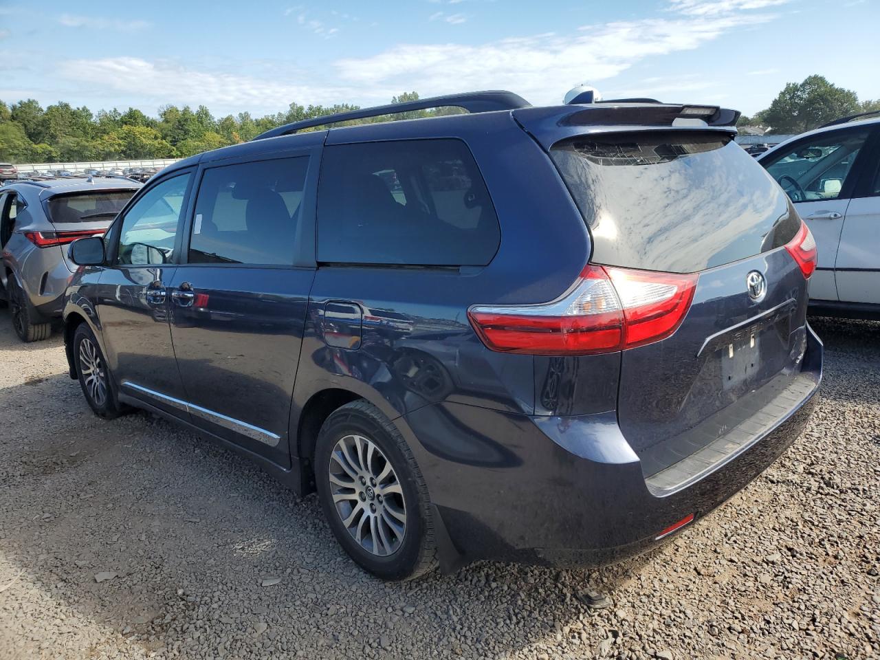 TOYOTA SIENNA XLE