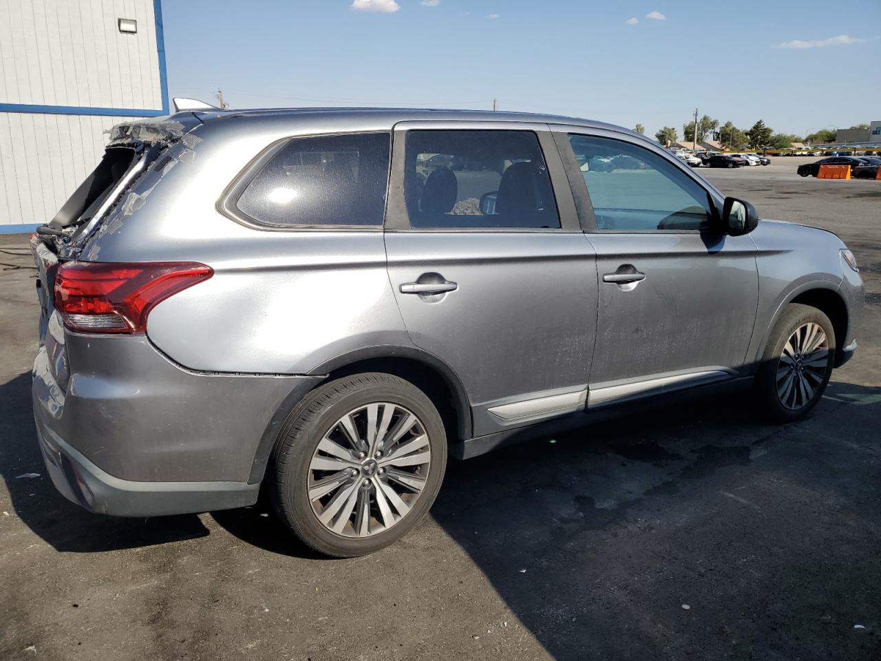 MITSUBISHI OUTLANDER SE