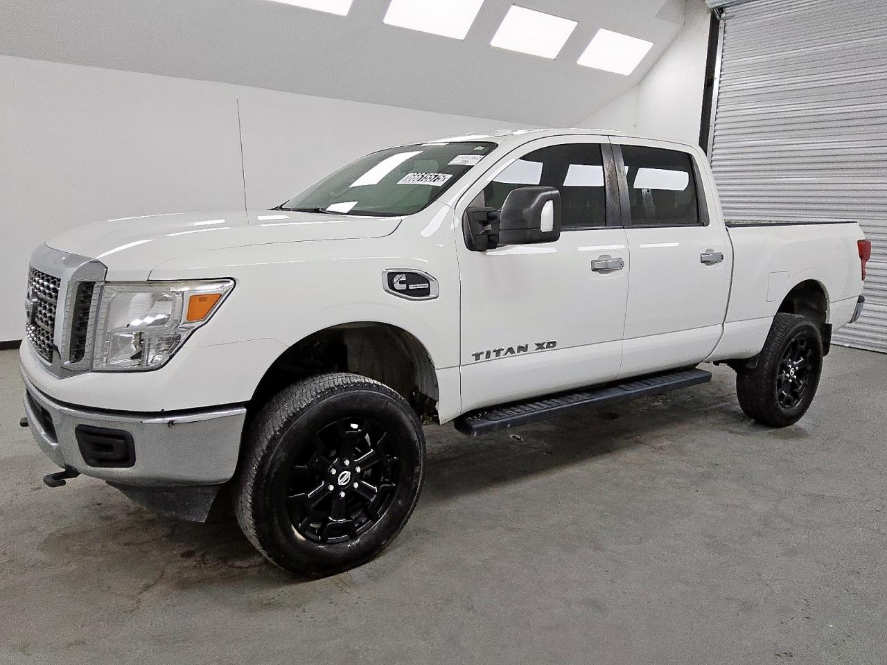 NISSAN TITAN S