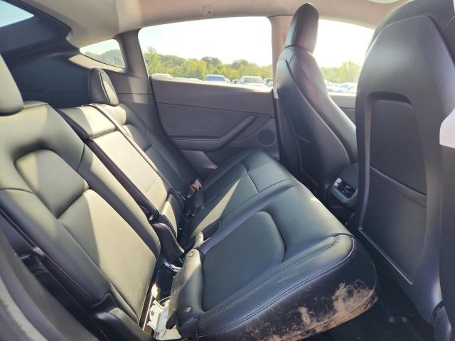2021 TESLA MODEL Y 5YJYGDEE4MF068593