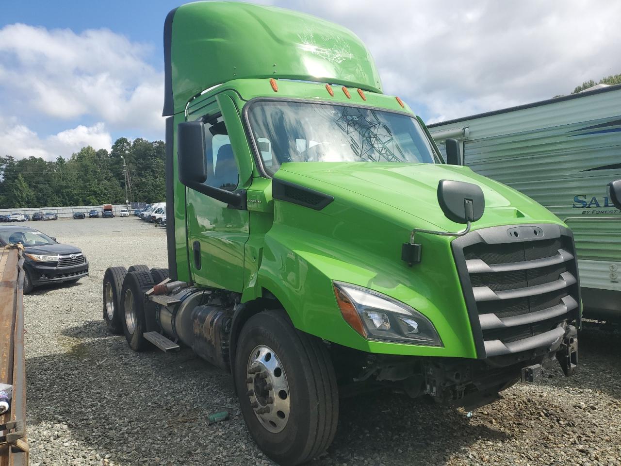 Lot #3235772878 2022 FREIGHTLINER CASCADIA 1