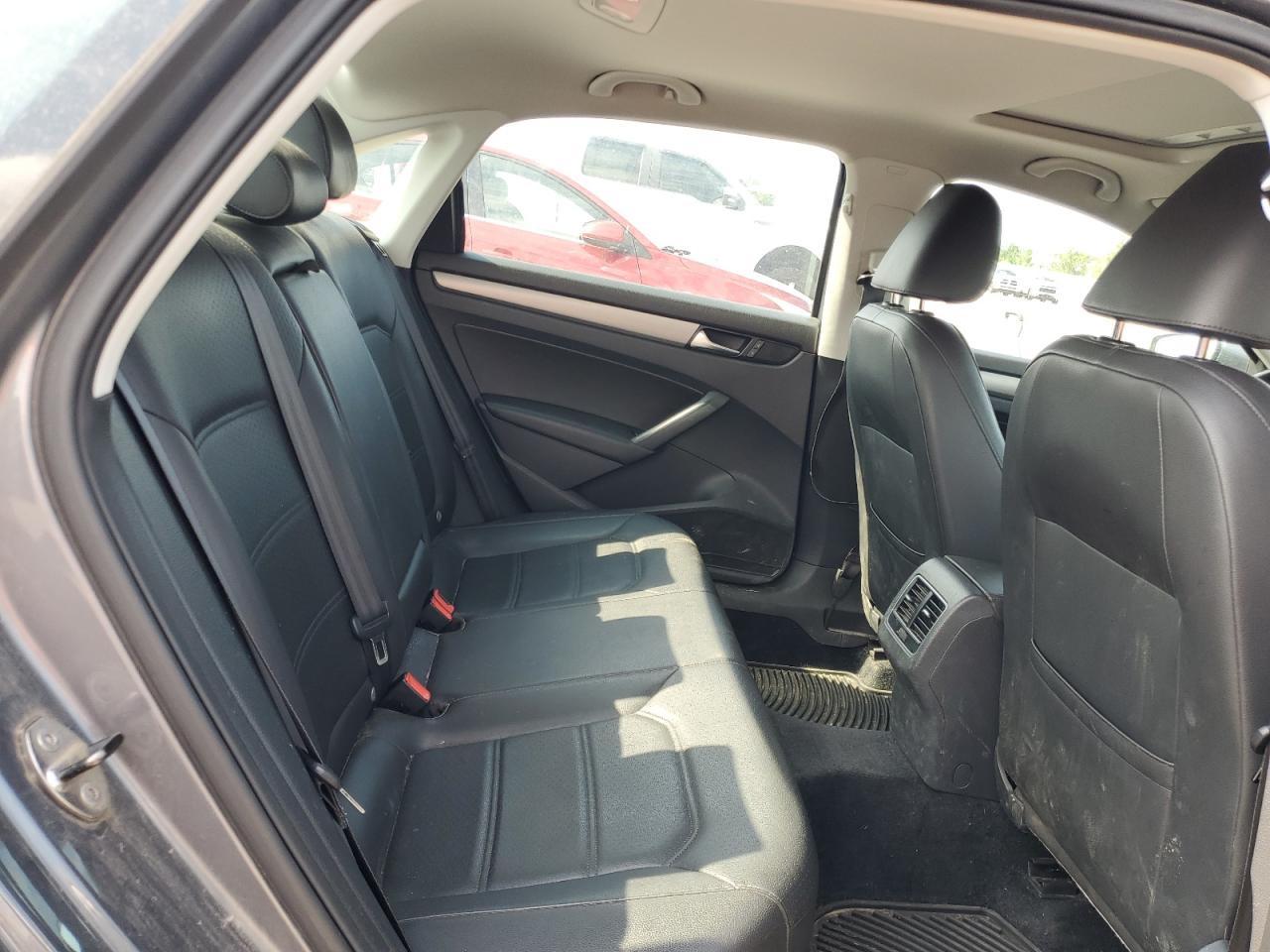 VOLKSWAGEN PASSAT SE