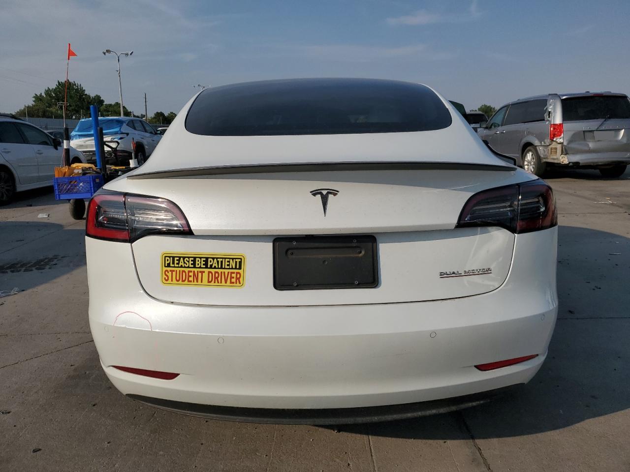 TESLA MODEL 3