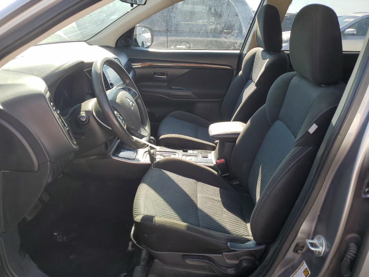 MITSUBISHI OUTLANDER SE