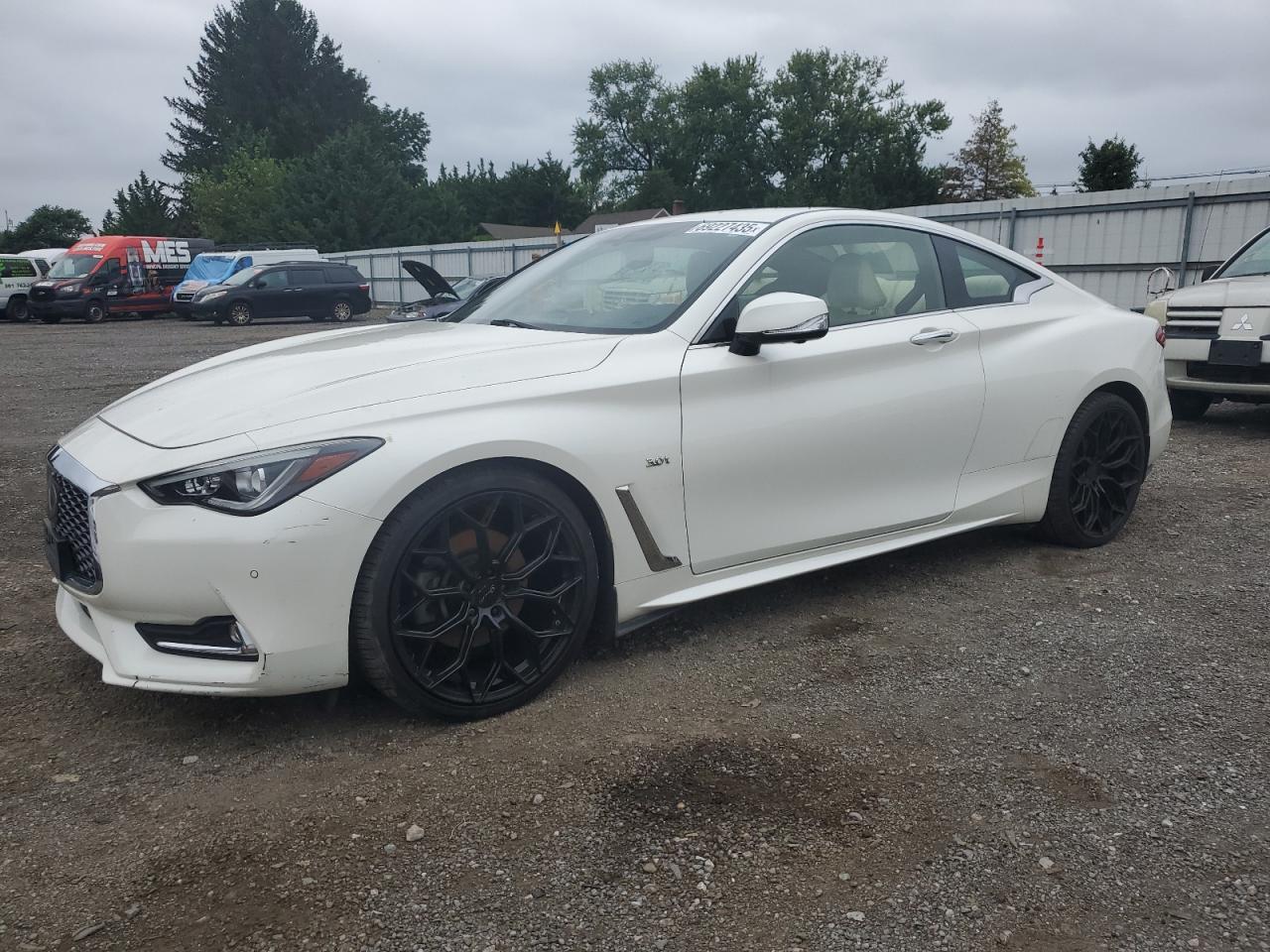 INFINITI Q60 LUXE 300
