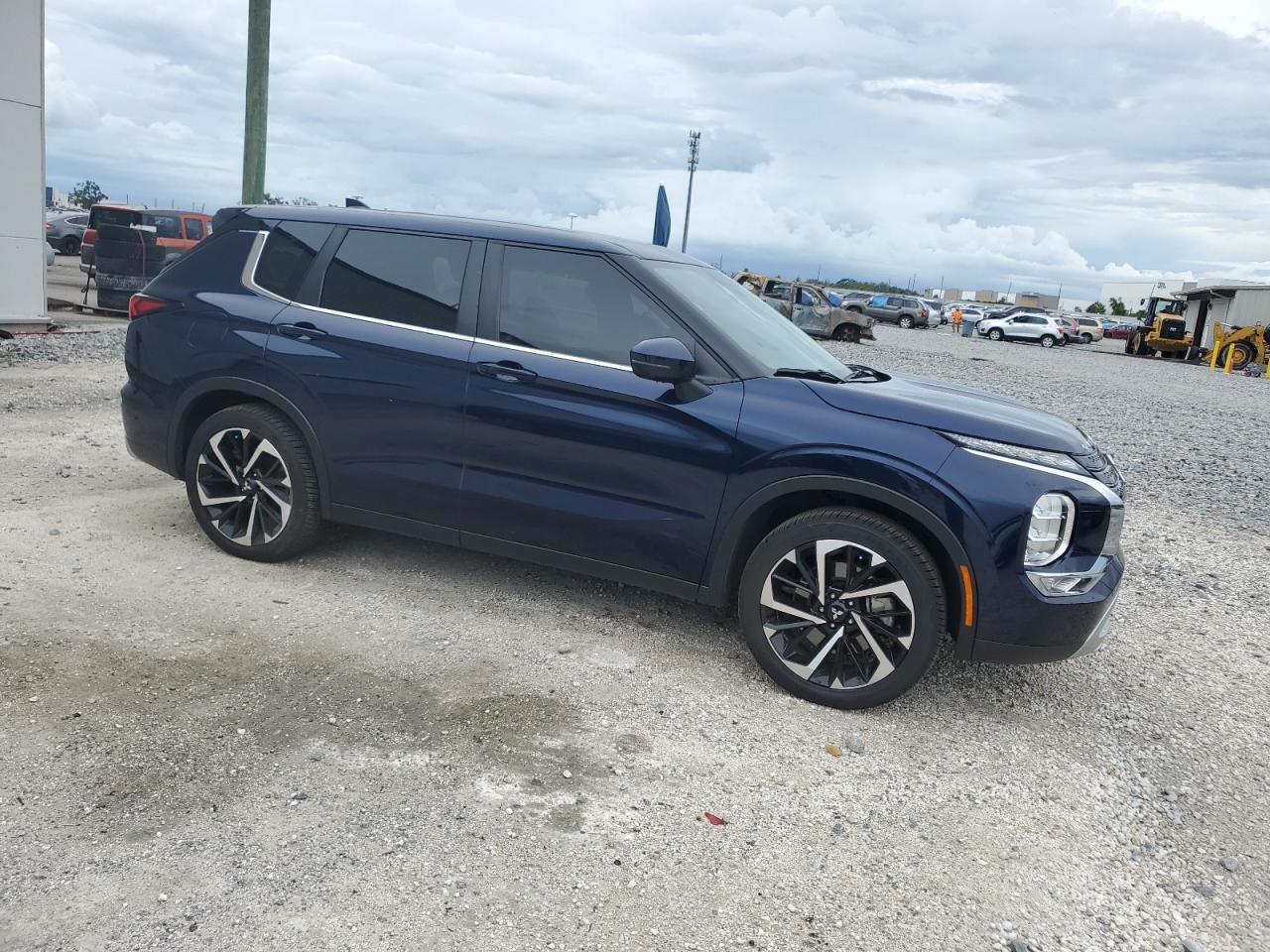 MITSUBISHI OUTLANDER SE