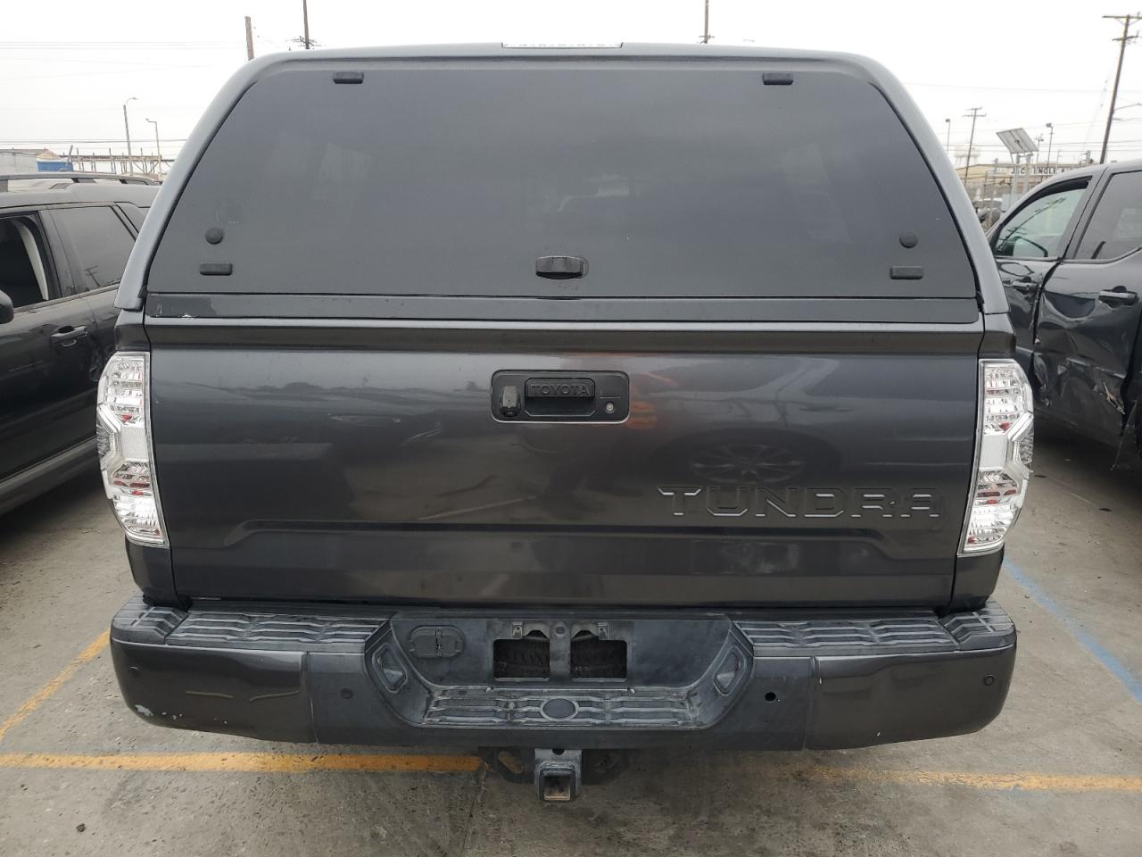 TOYOTA TUNDRA CREWMAX SR5