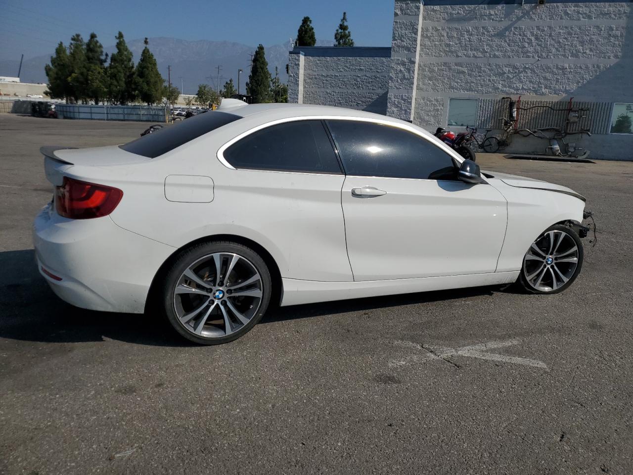 BMW 2 SERIES I SULEV