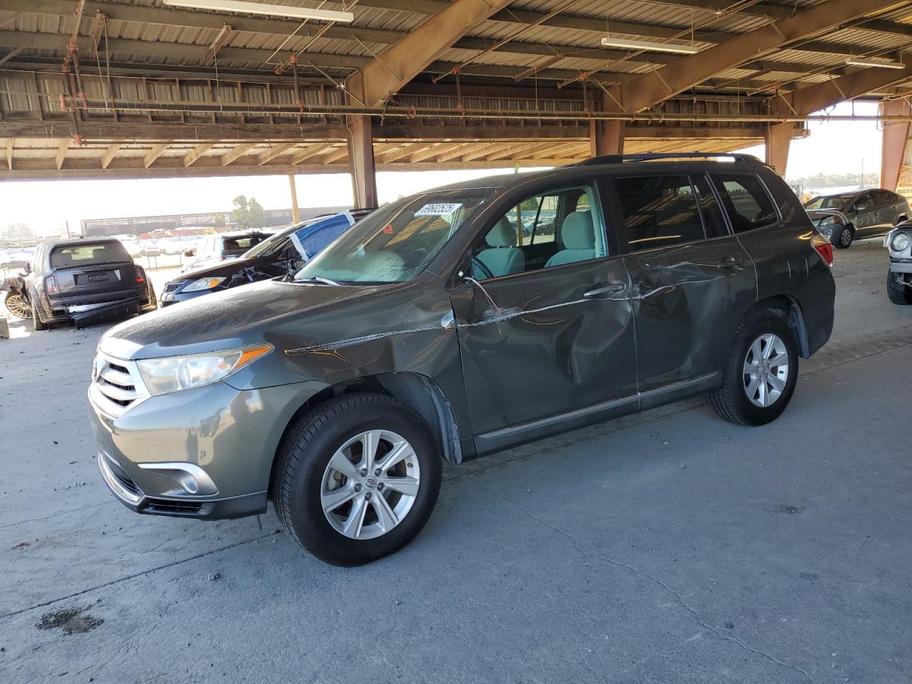 TOYOTA HIGHLANDER BASE