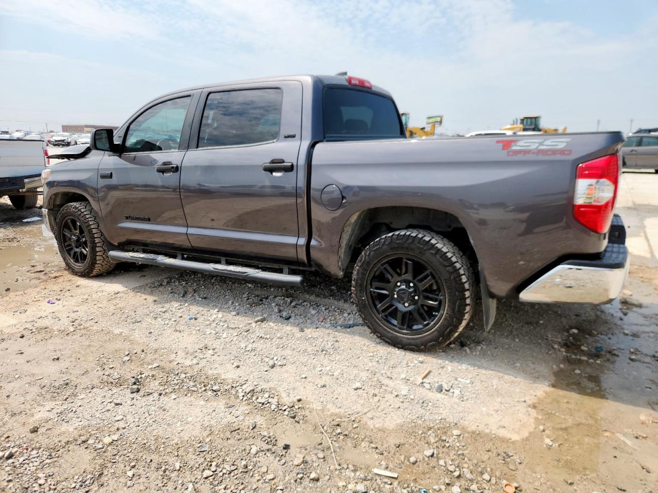 TOYOTA TUNDRA CREWMAX SR5