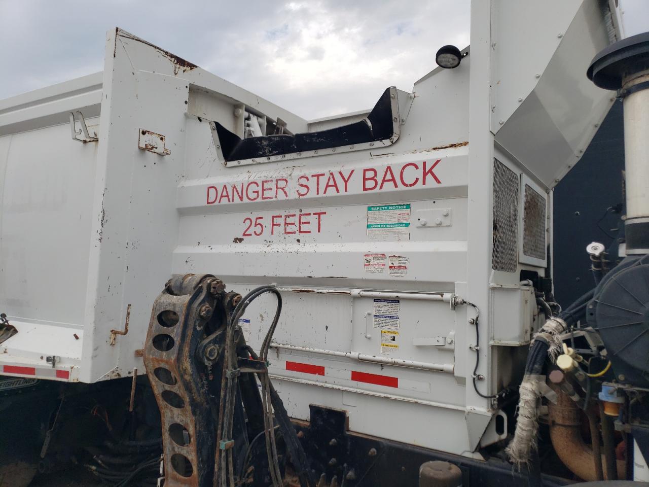 Lot #3247732278 2011 AUTOCAR LLC XPEDITOR