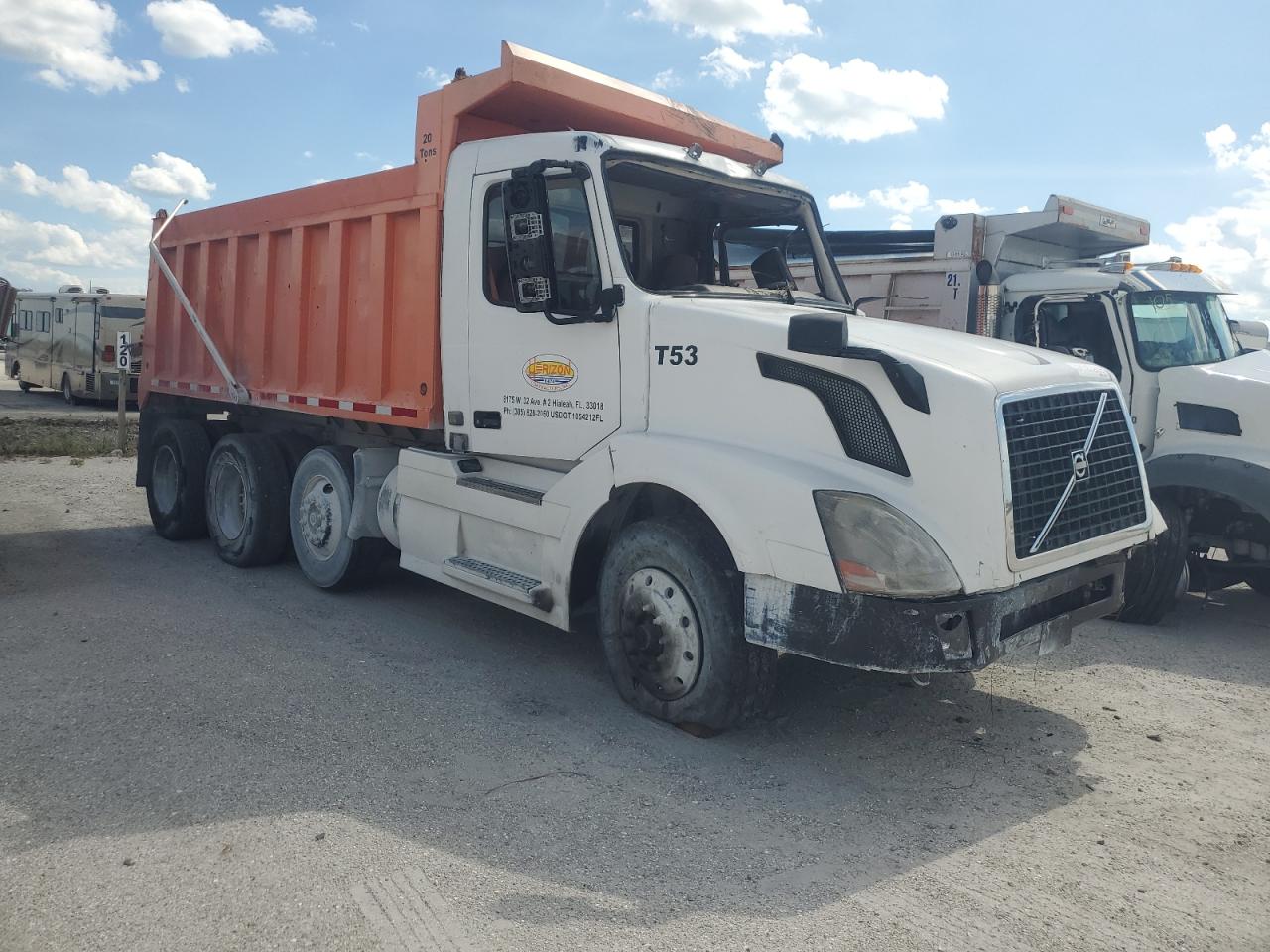 Lot #3237173642 2023 VOLVO VNR