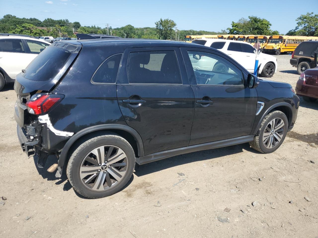 MITSUBISHI OUTLANDER SE