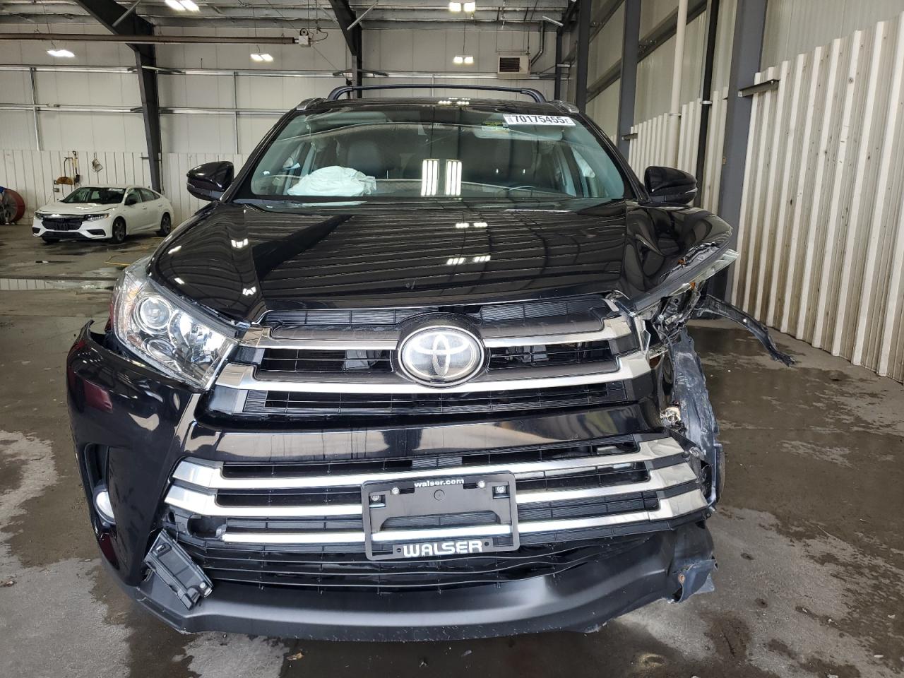 TOYOTA HIGHLANDER LIMITED