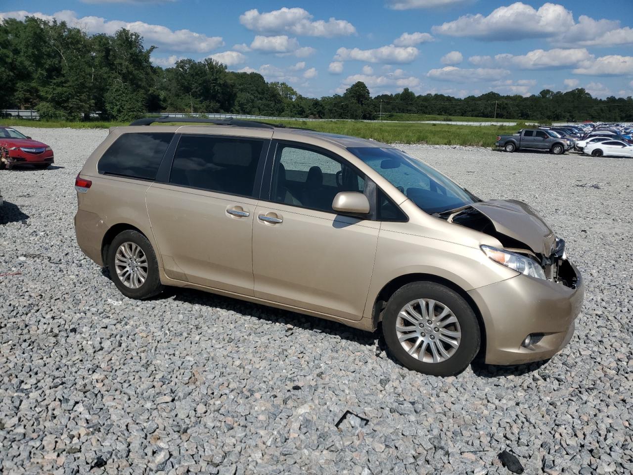 TOYOTA SIENNA XLE
