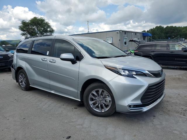 2024 TOYOTA SIENNA XLE 5TDYRKEC4RS188281