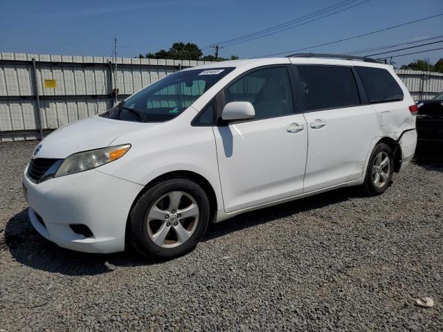 TOYOTA SIENNA LE