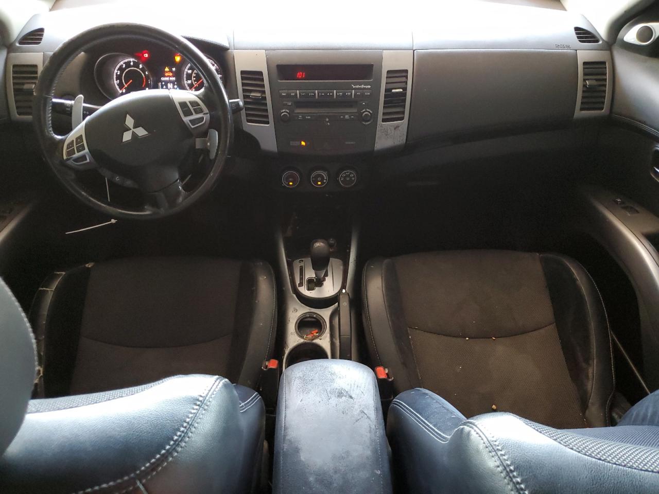 MITSUBISHI OUTLANDER SE