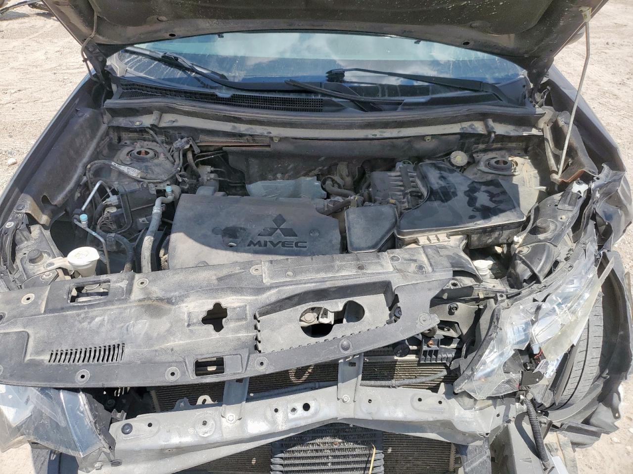 MITSUBISHI OUTLANDER SE