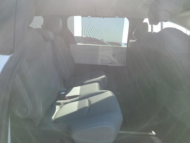 2025 TOYOTA SIENNA XLE 5TDYRKEC0SS270580