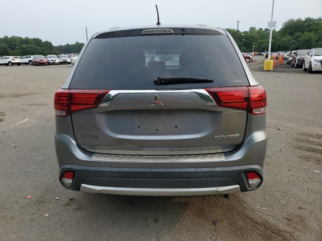 MITSUBISHI OUTLANDER SE