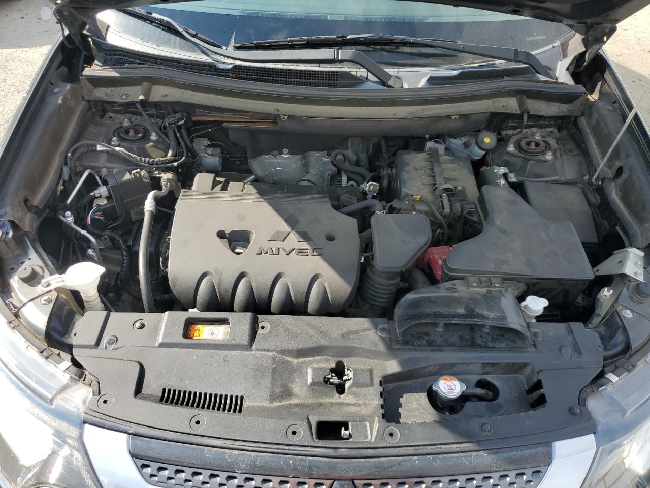 MITSUBISHI OUTLANDER ES