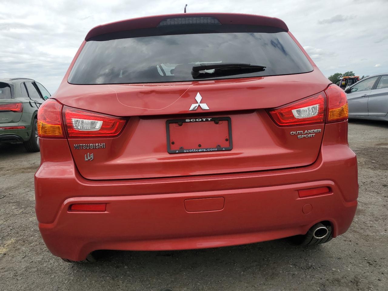 MITSUBISHI OUTLANDER SE