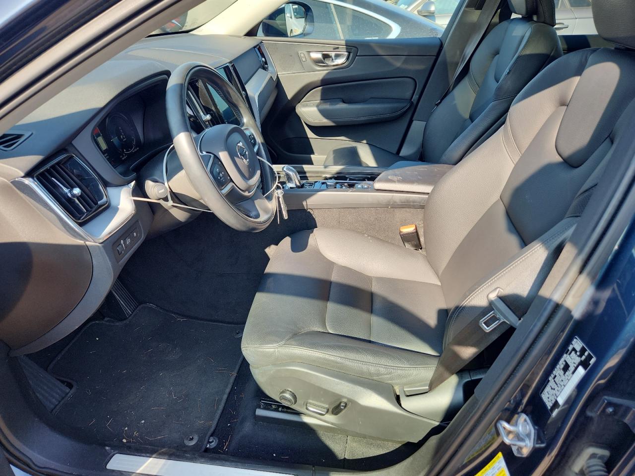 VOLVO XC60 T8 MOMENTUM