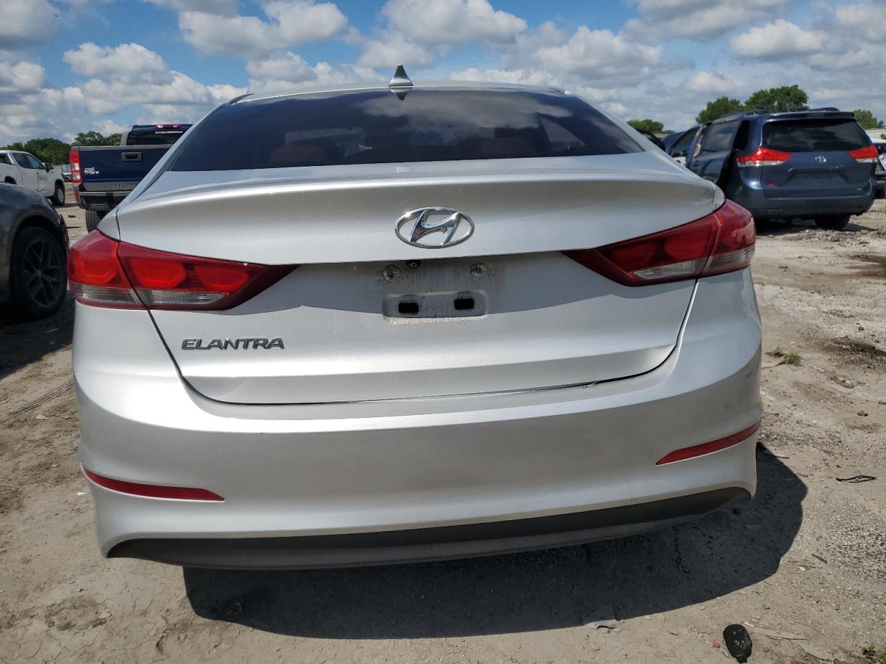 HYUNDAI ELANTRA SE