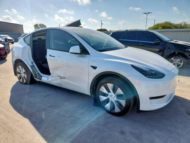 2024 TESLA MODEL Y 7SAYGDEE2RA275913