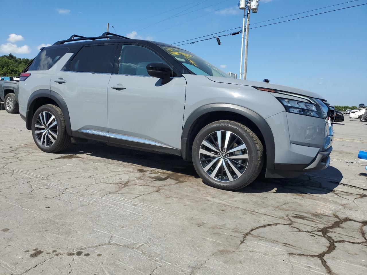 NISSAN PATHFINDER PLATINUM