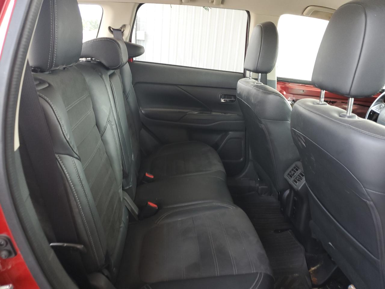 MITSUBISHI OUTLANDER SE