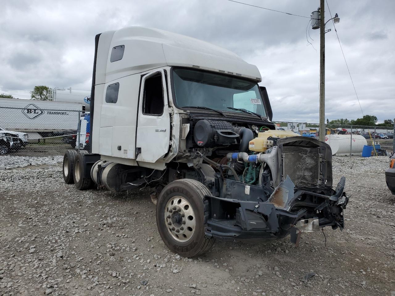 Lot #3254682177 2023 VOLVO VNL