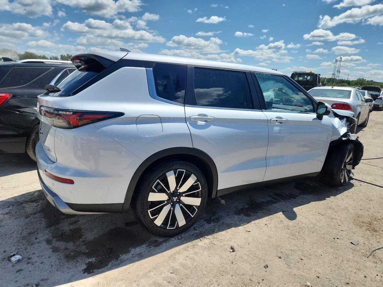 MITSUBISHI OUTLANDER SE