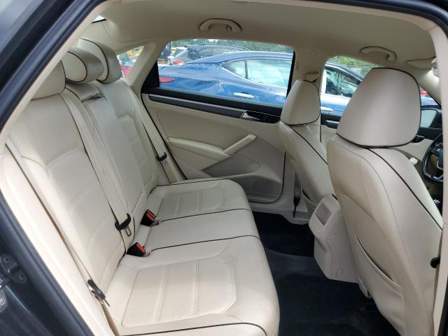 2017 VOLKSWAGEN PASSAT R-L 1VWDT7A31HC078269