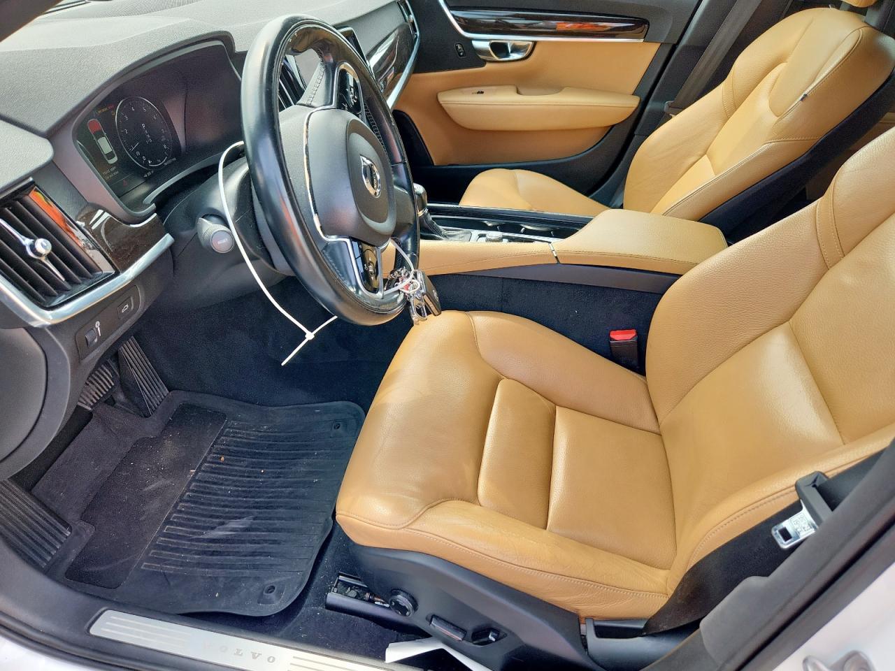 VOLVO S90 T6 MOMENTUM