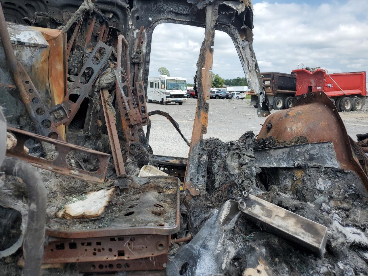 Lot #3304704914 2016 FREIGHTLINER CASCADIA 1