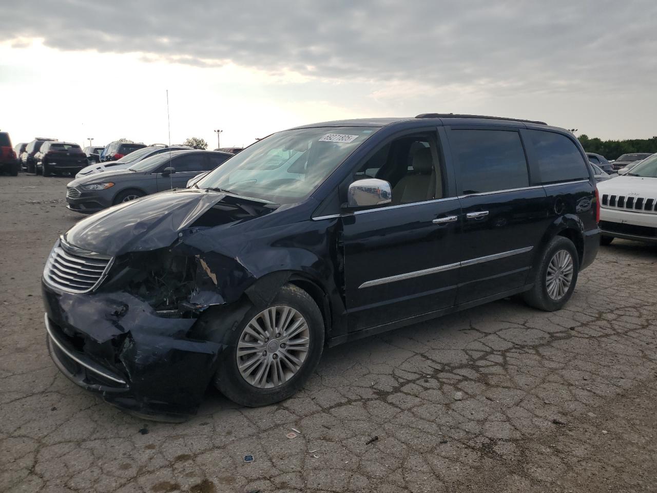 CHRYSLER TOWN & COUNTRY TOURING L