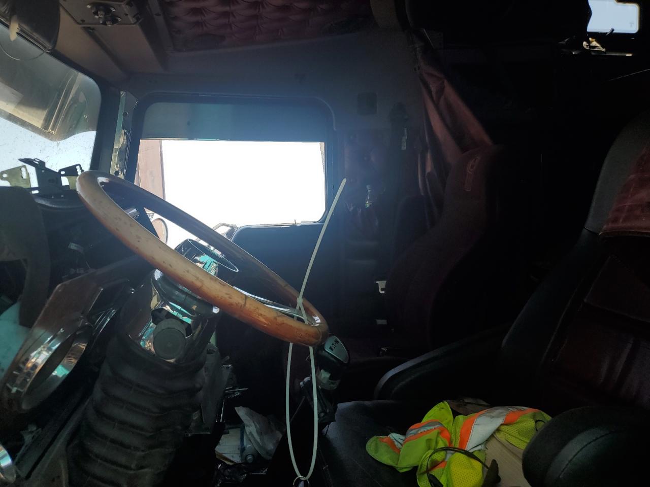 Lot #3287802093 2005 KENWORTH W900