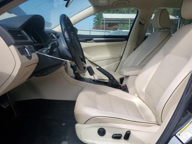 2017 VOLKSWAGEN PASSAT R-L 1VWDT7A32HC081827