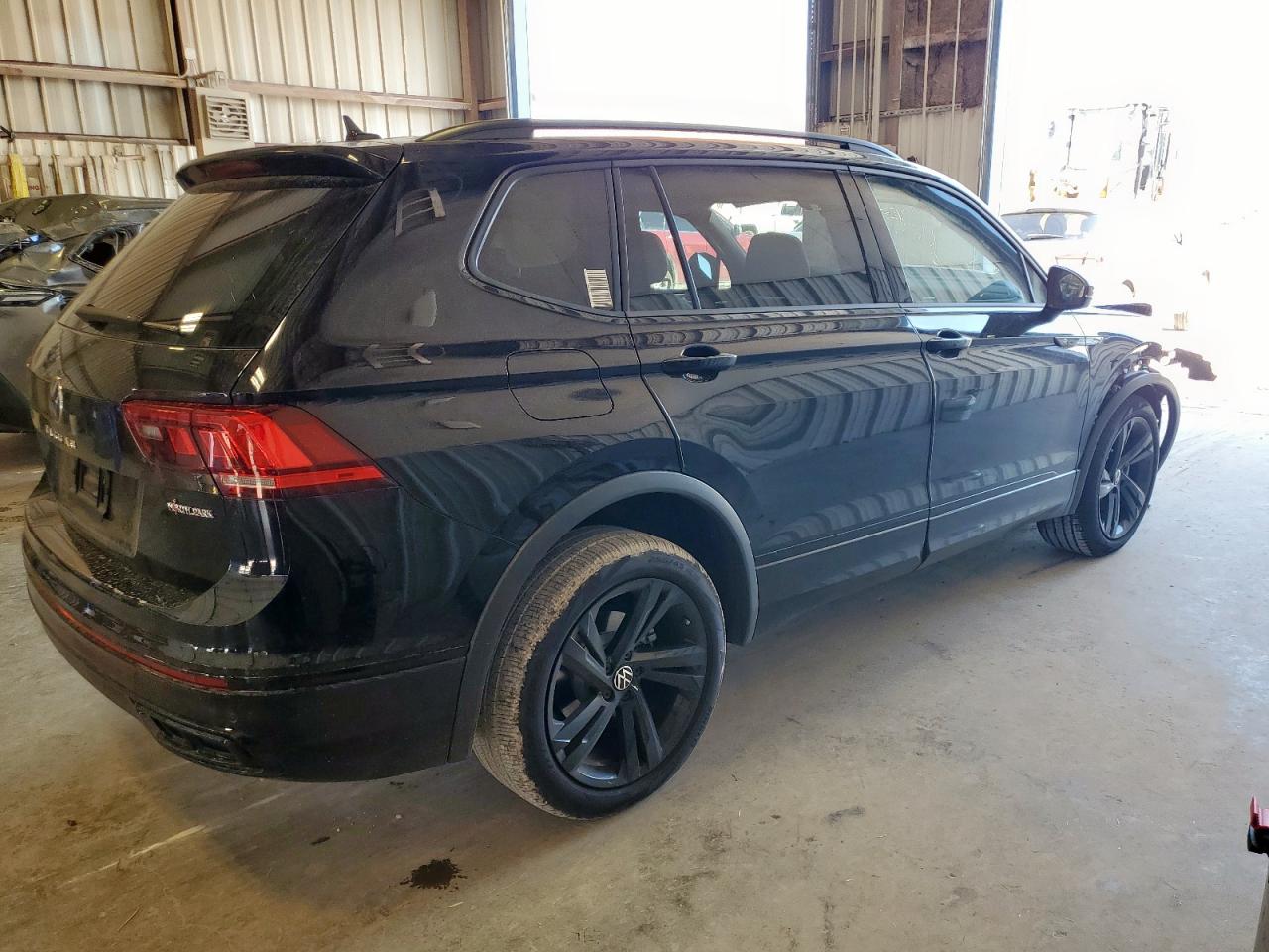 VOLKSWAGEN TIGUAN SE R-LINE BLACK