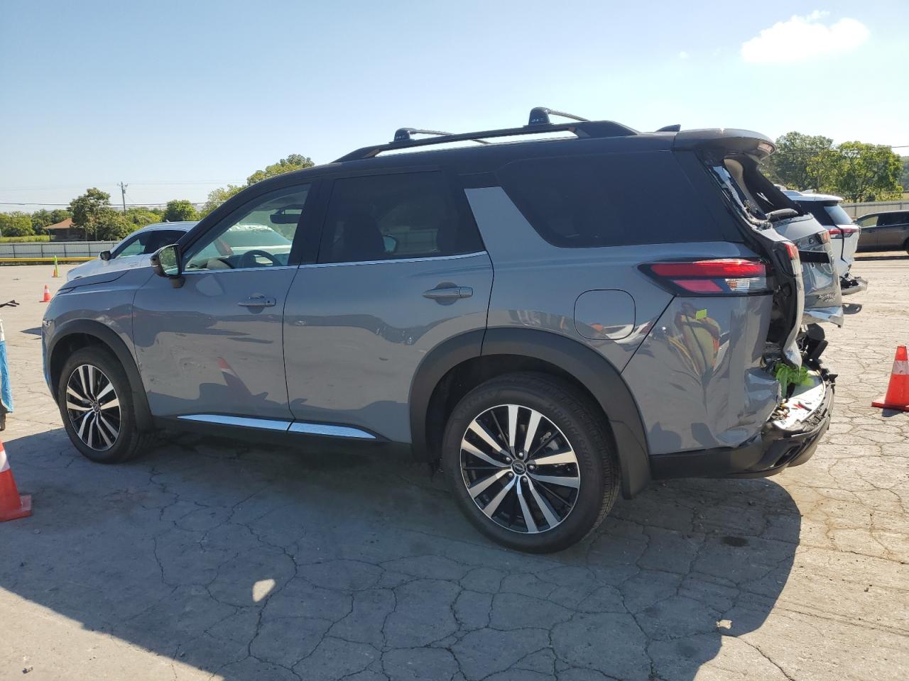 NISSAN PATHFINDER PLATINUM