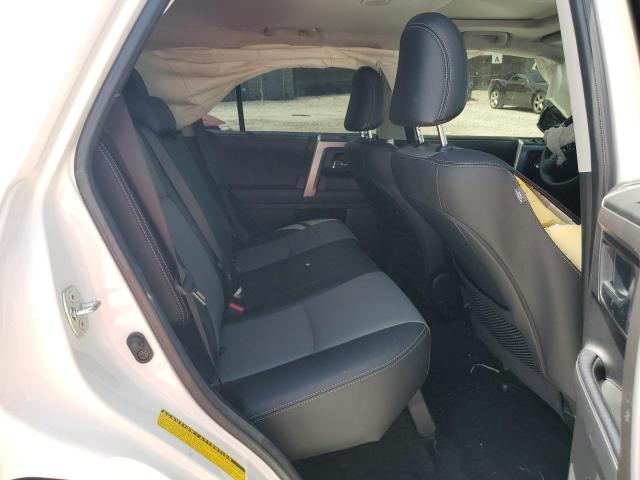 2022 TOYOTA 4RUNNER SR JTEFU5JR5N5275135