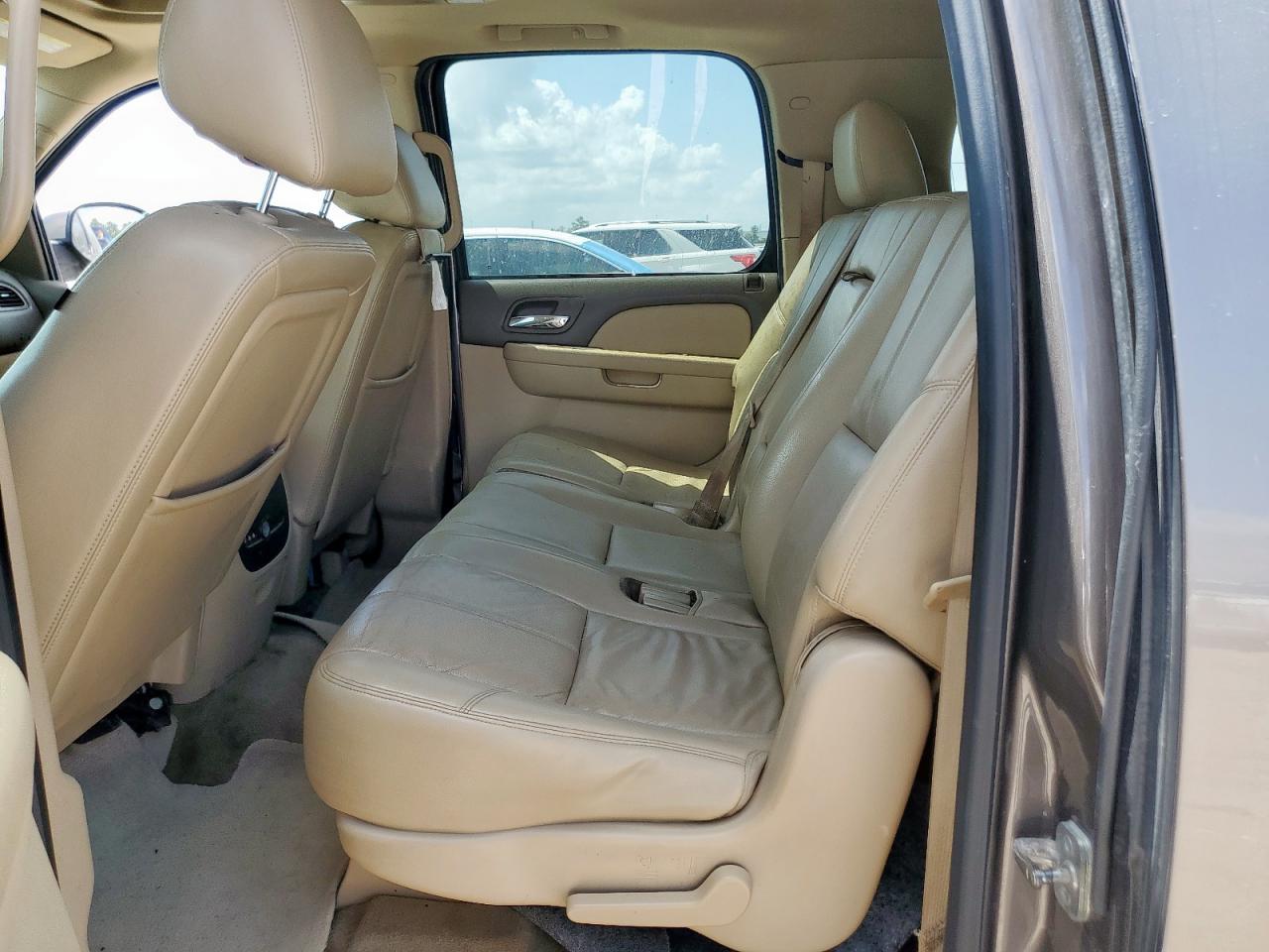 CHEVROLET SUBURBAN C1500 LT