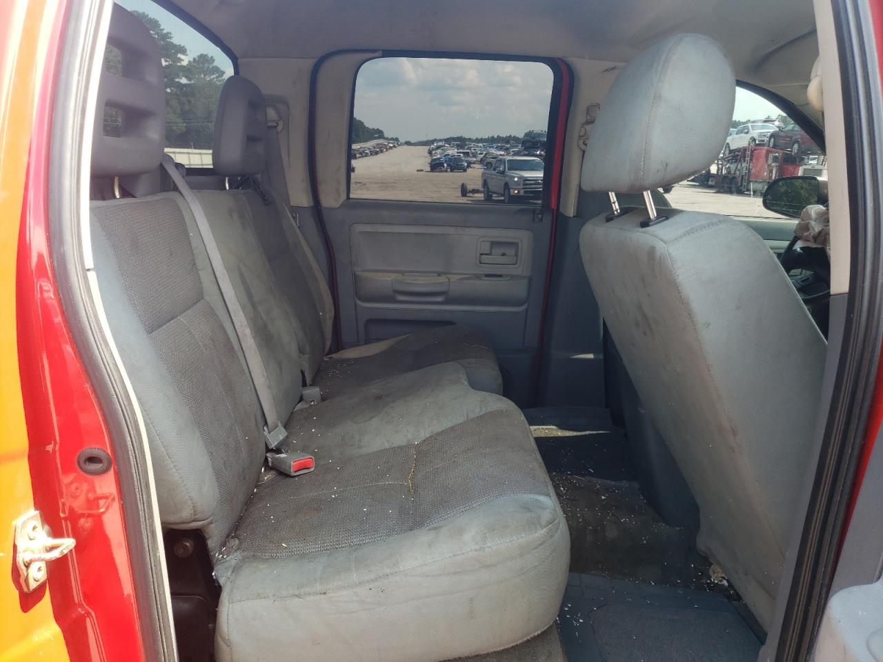 Lot #3242596570 2005 DODGE DAKOTA QUA