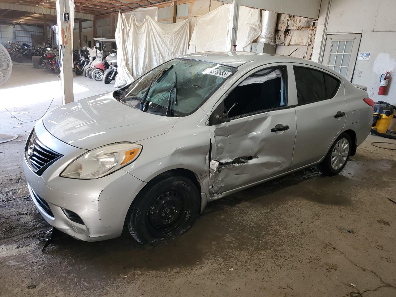 NISSAN VERSA S