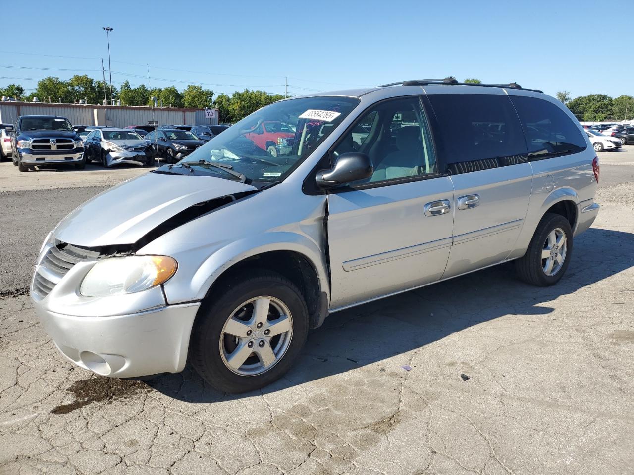 Lot #3274773207 2005 DODGE GRAND CARA