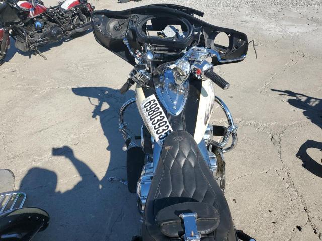 2015 INDIAN MOTORCYCLE CO. CHIEFTAIN 56KTCAAA2F3327826