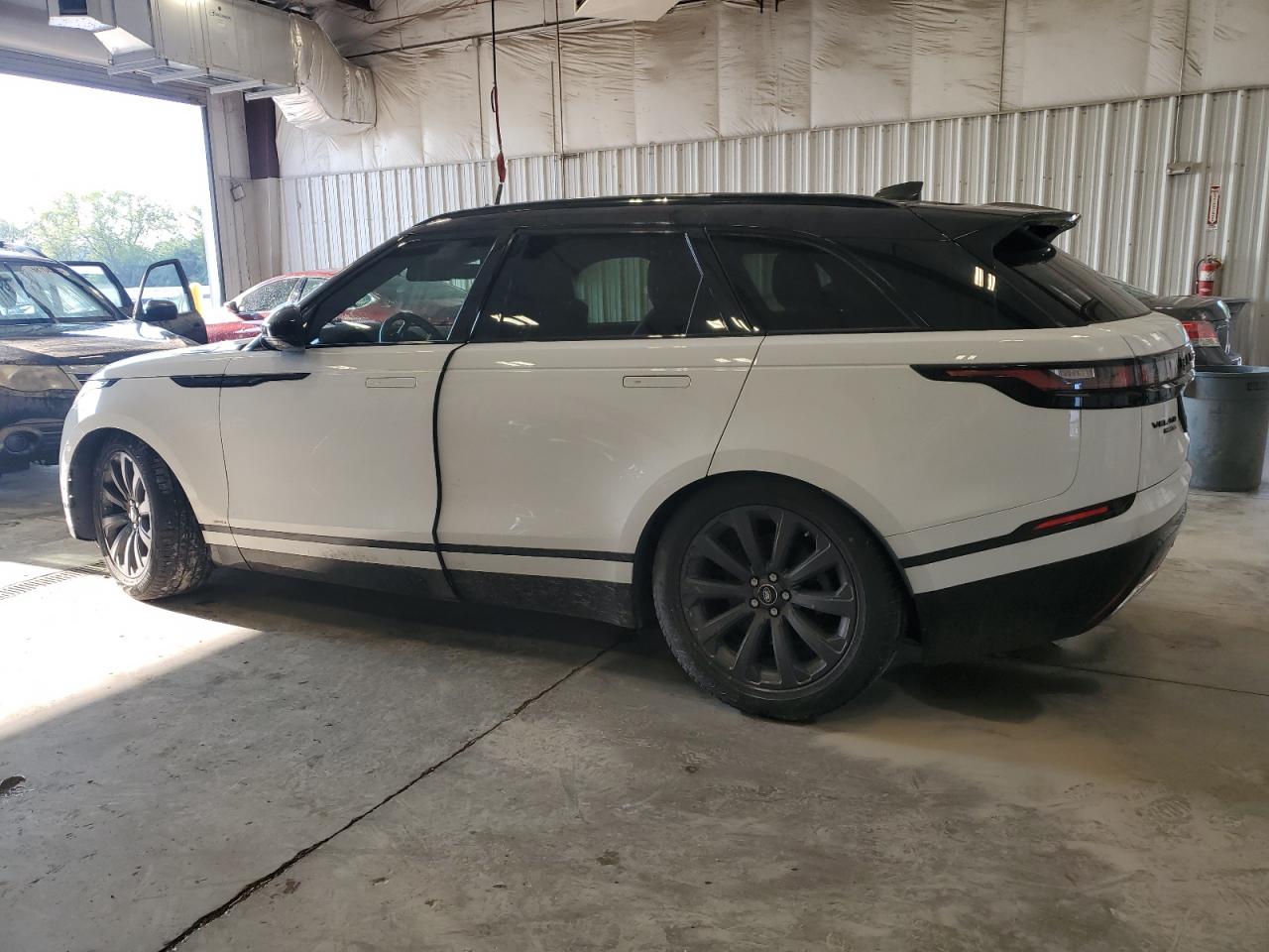 LAND ROVER RANGE ROVER R-DYNAMIC SE